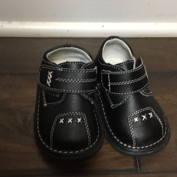 Wee Squeak black shoes size 4 Wee Squeak black shoes size 4